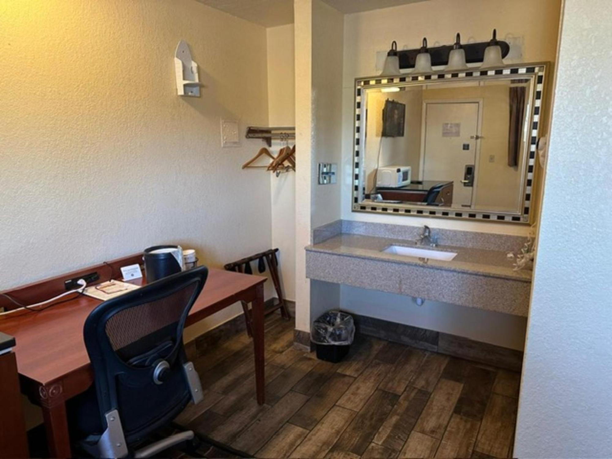 Stay Inn By Oyo Near I 80 Lincoln West エクステリア 写真